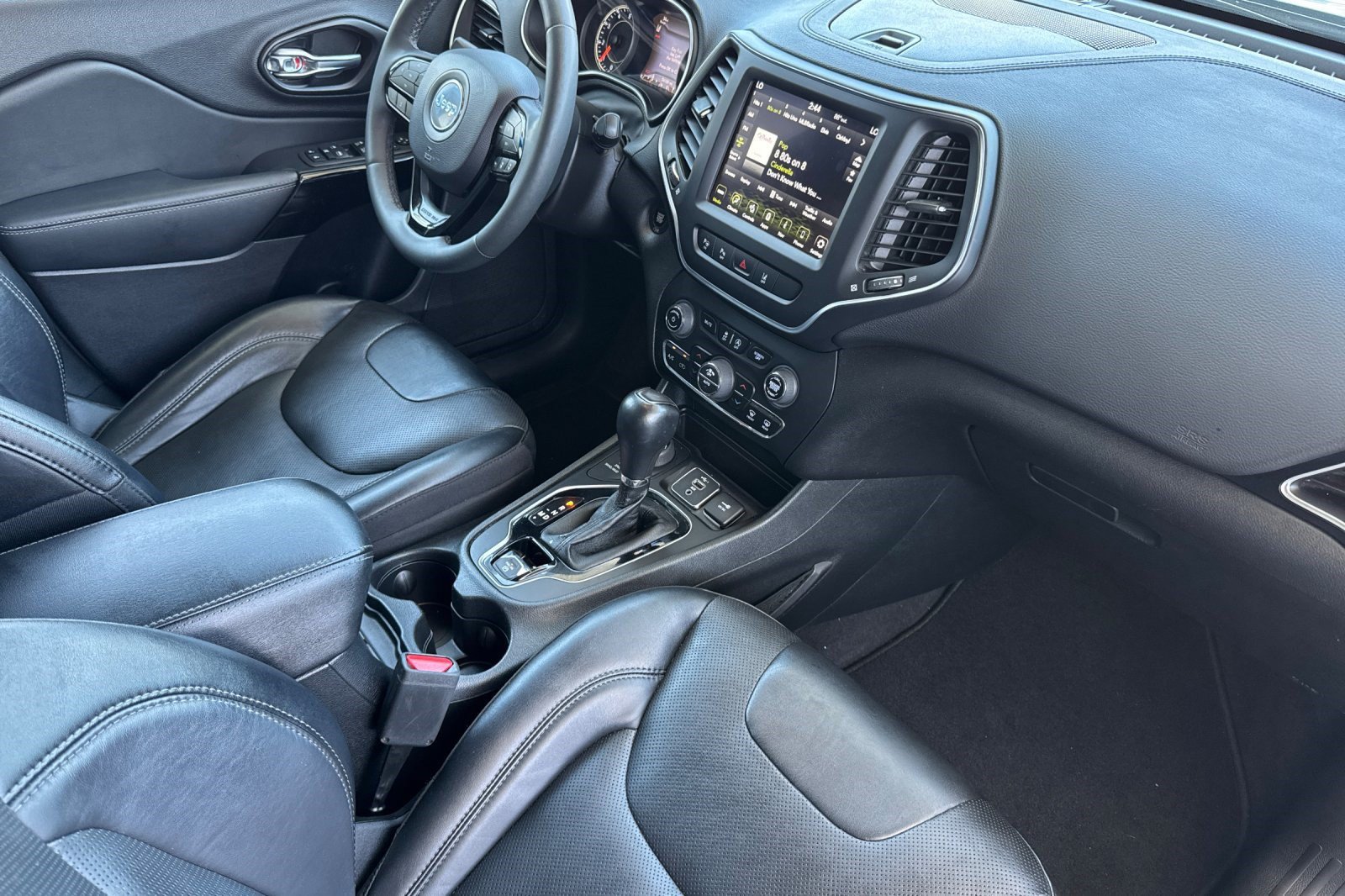 Used 2023 Jeep Cherokee Altitude Lux AWD/4WD image 35
