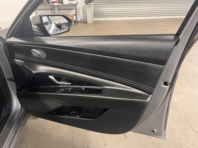 Used 2023 Hyundai Elantra SEL w/ Convenience Package image 12