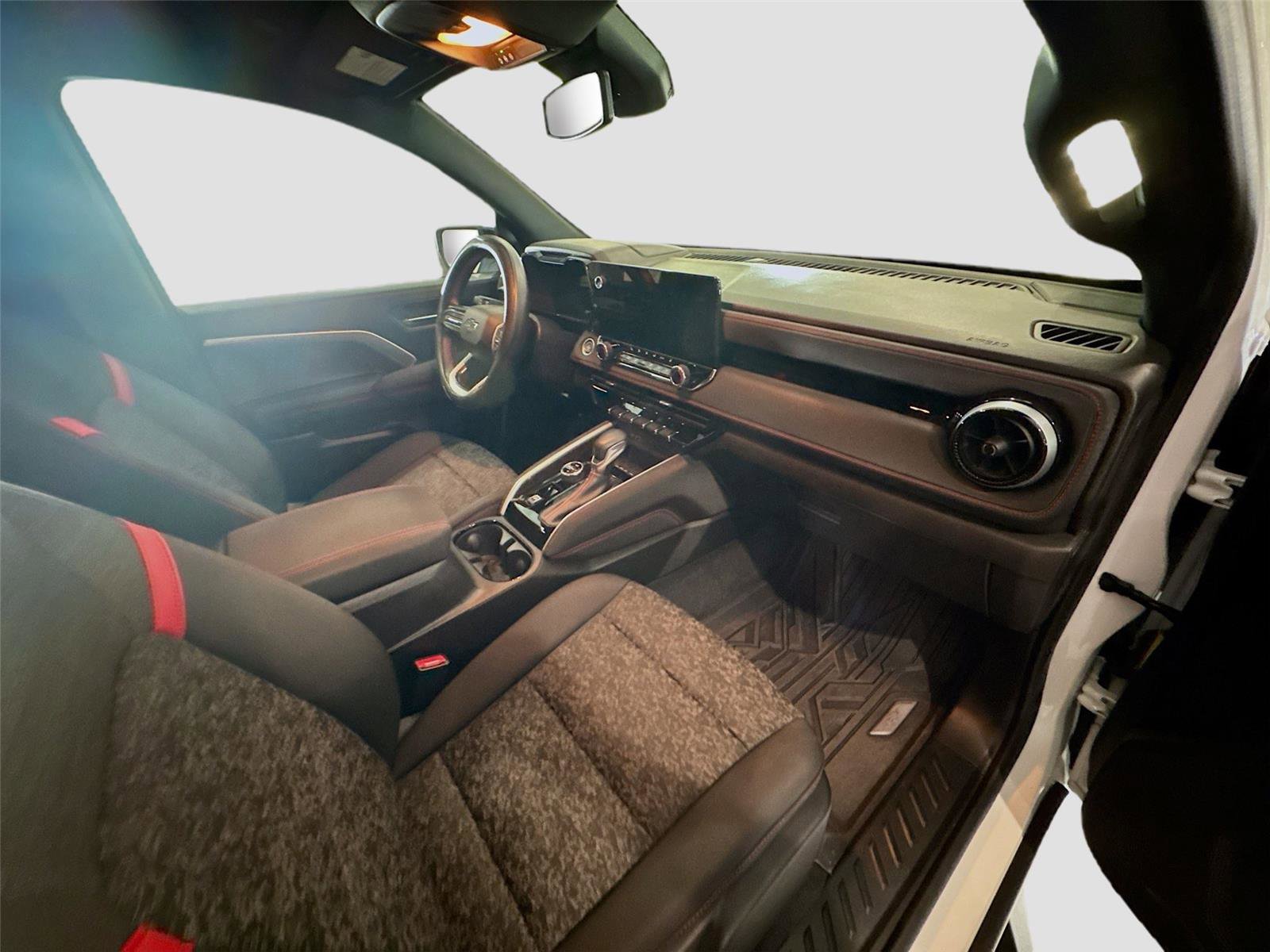 Used 2023 Chevrolet Colorado Z71 w/ Z71 Convenience Package 2 image 14