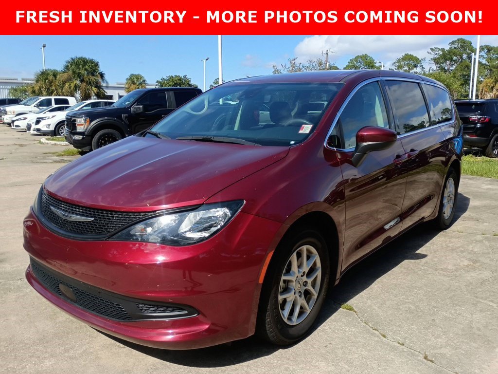 Certified 2023 Chrysler Voyager LX FWD image 1