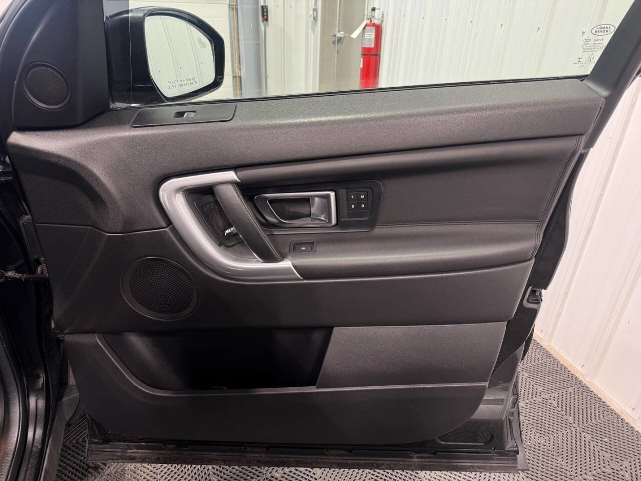 Used 2019 Land Rover Discovery Sport HSE image 17