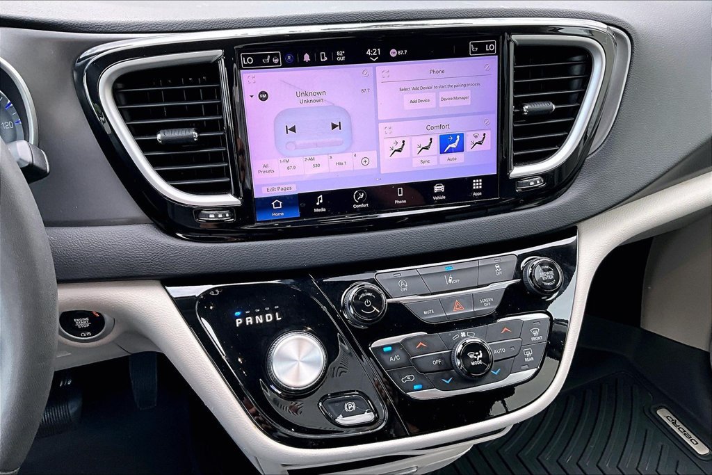 Used 2022 Chrysler Pacifica Touring-L FWD image 10