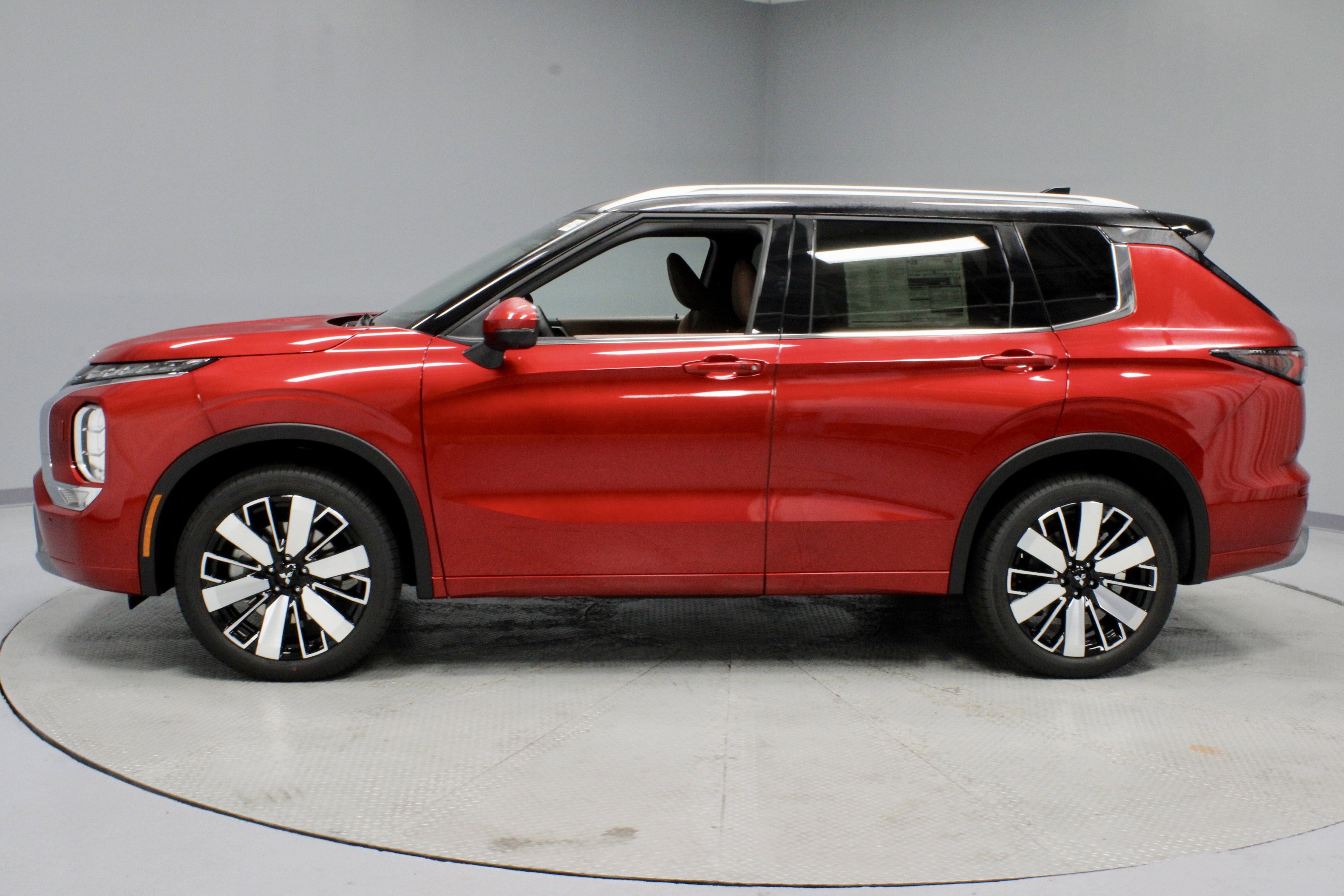 New 2025 Mitsubishi Outlander SEL image 5