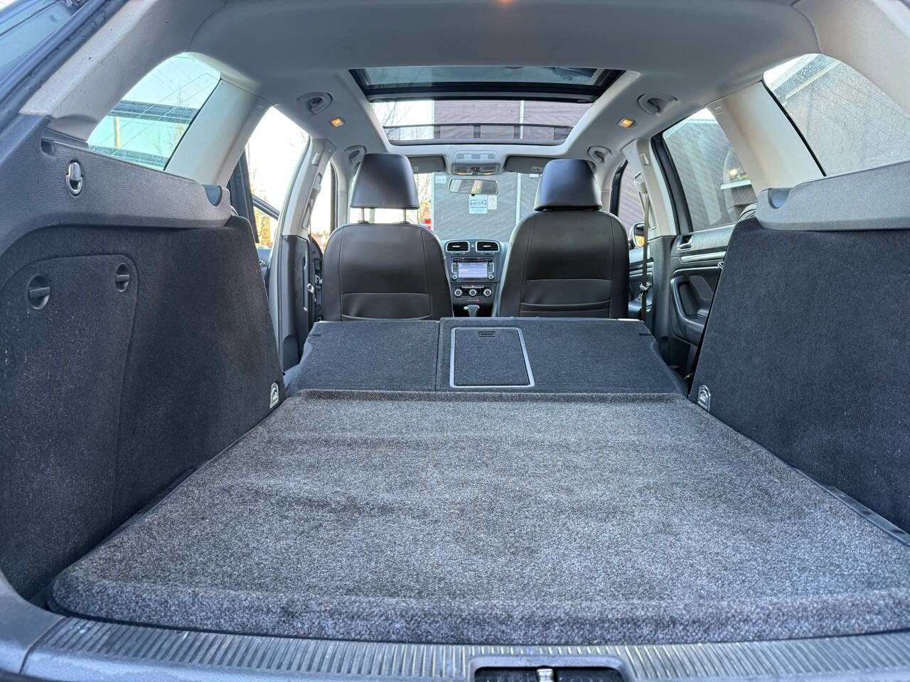 Used 2010 Volkswagen Jetta TDI FWD image 30