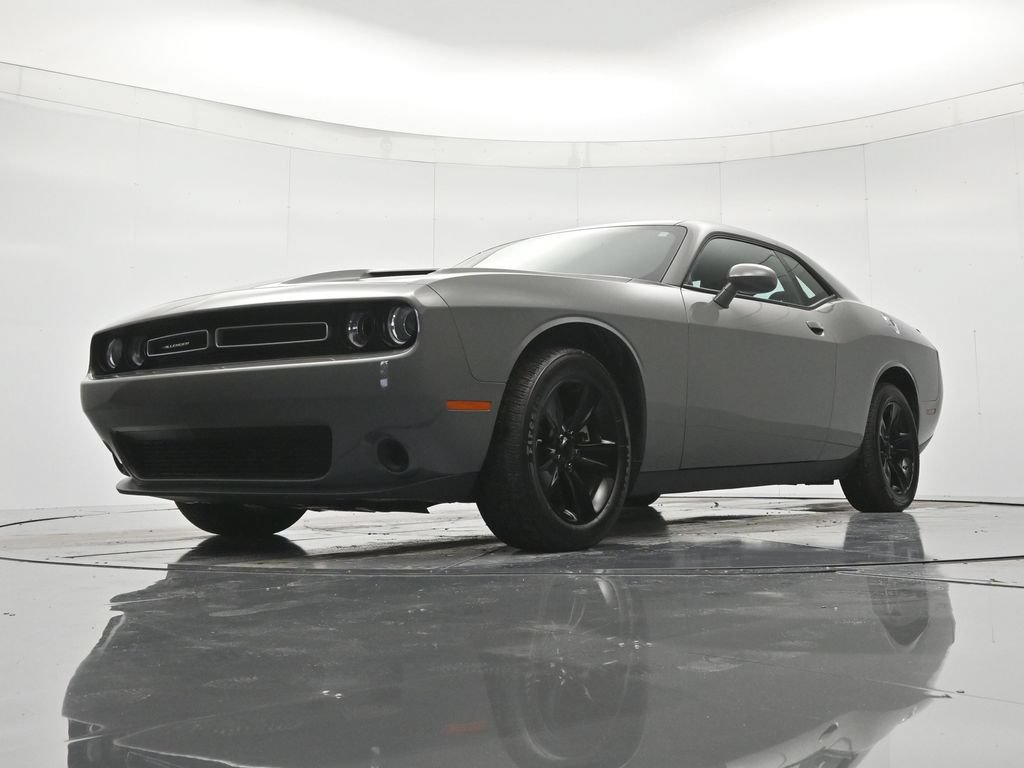 Used 2023 Dodge Challenger SXT RWD image 34