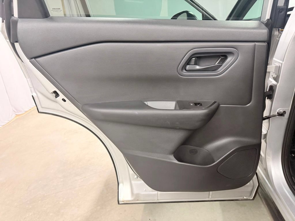 Used 2024 Nissan Rogue S AWD/4WD image 31