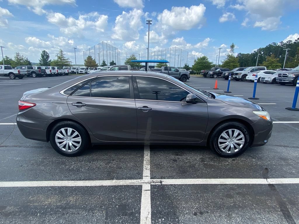 Used 2017 Toyota Camry LE w/ Moonroof Package FWD image 8