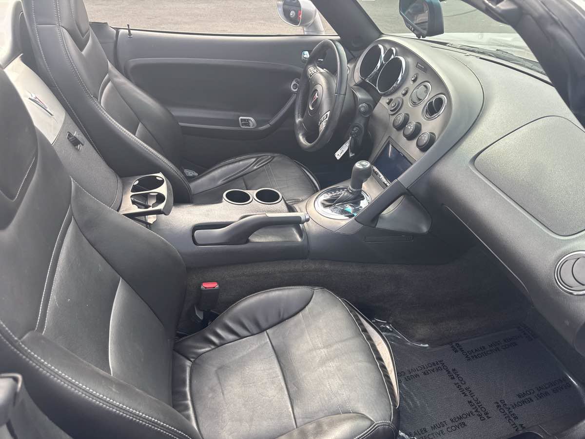 Used 2008 Pontiac Solstice Convertible w/ Premium Package RWD image 12