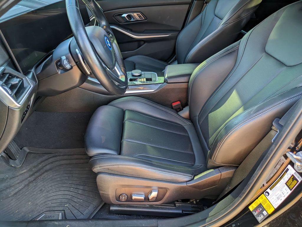 Used 2023 BMW 330e 330e iPerformance w/ Driving Assistance Package image 6