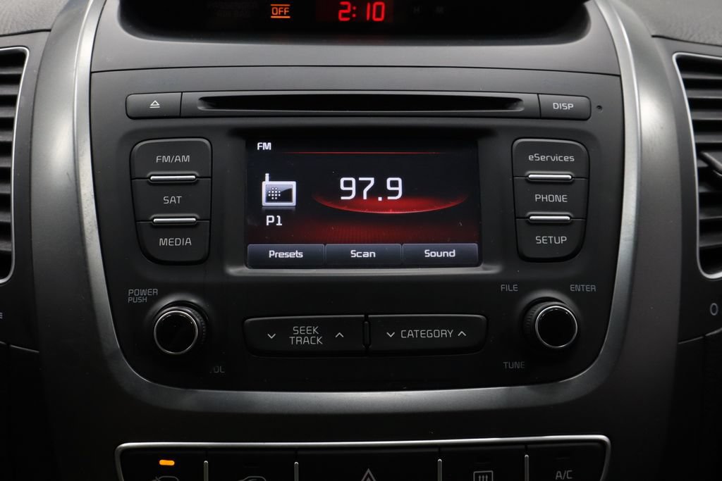Used 2015 Kia Sorento LX FWD image 2