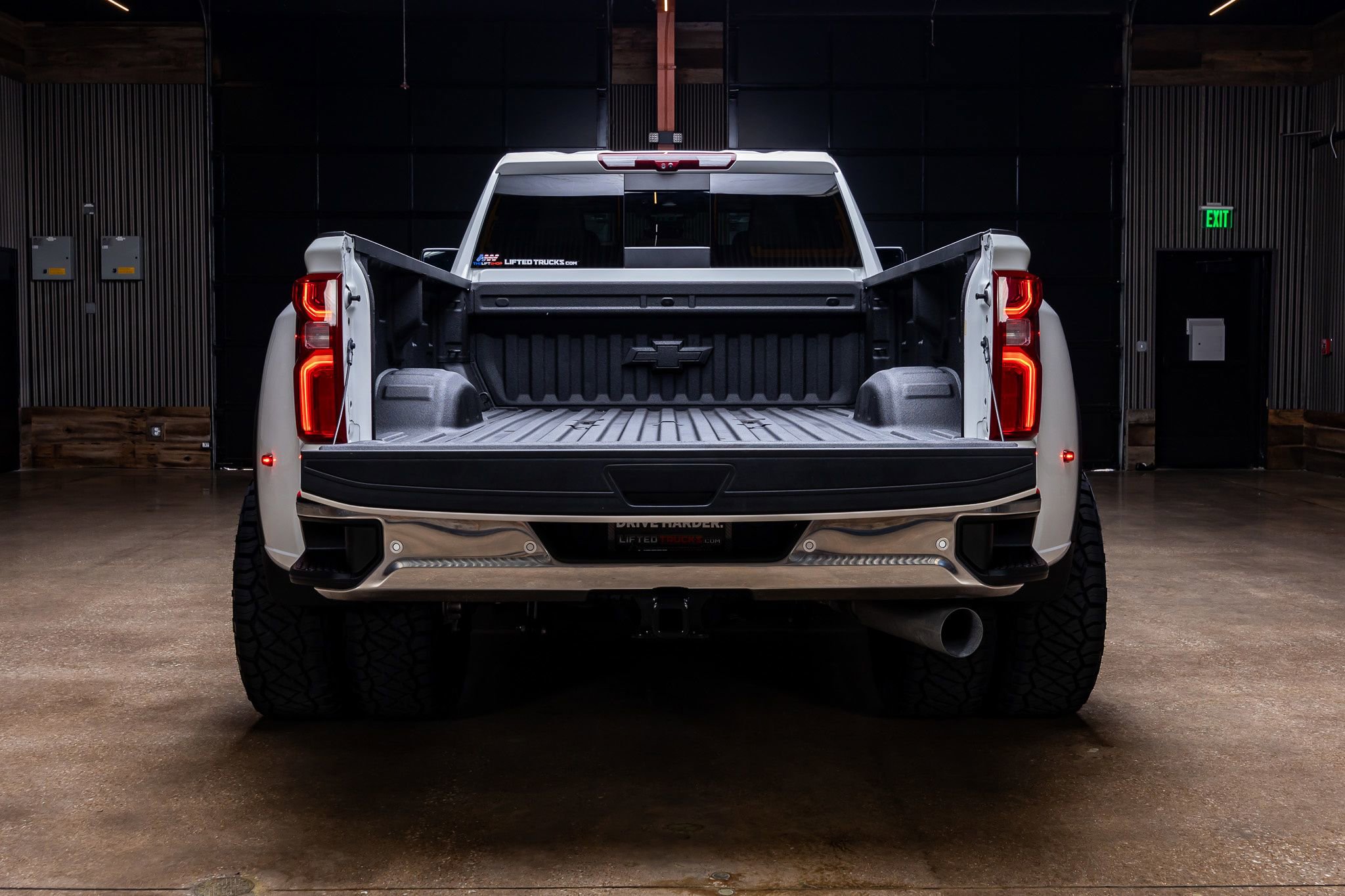 Used 2025 Chevrolet Silverado 3500 LTZ w/ LTZ Plus Package AWD/4WD image 9