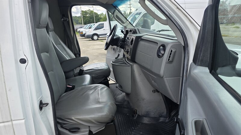 Used 2011 Ford E-450 and Econoline 450 Super Duty RWD image 20