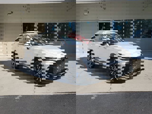 Used 2025 Toyota Crown XLE image 27