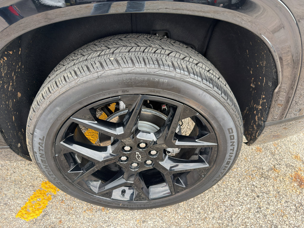 Used 2025 Chevrolet Traverse RS FWD image 19