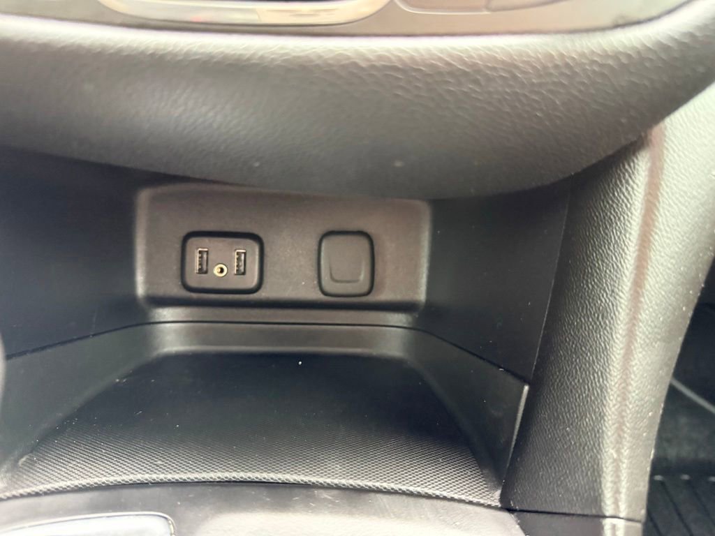 Used 2018 Chevrolet Equinox LT w/ Sun & Infotainment Package FWD image 21