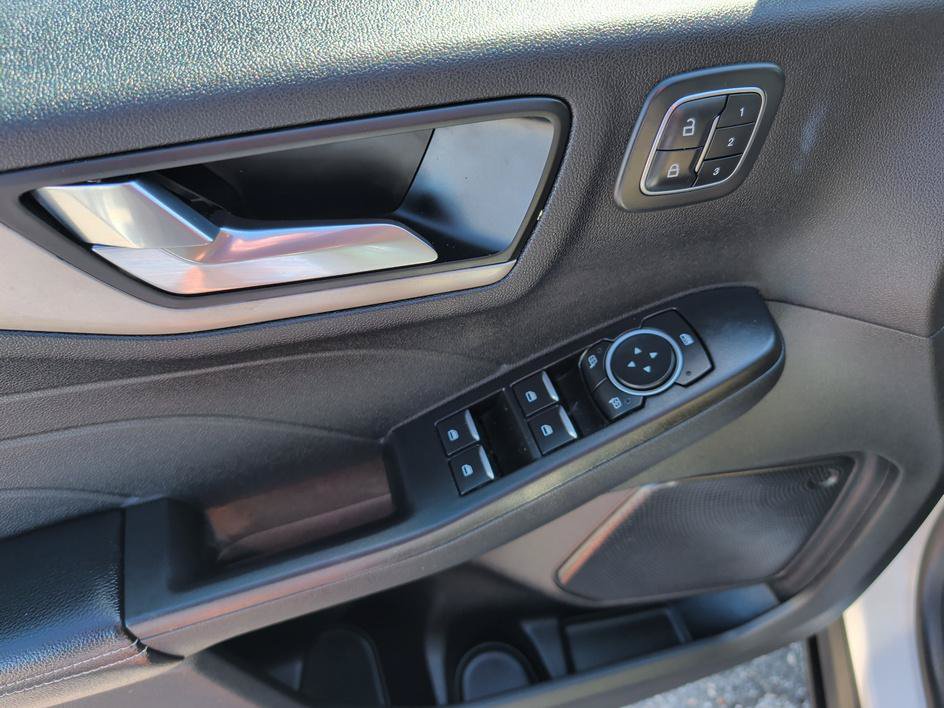 Used 2022 Ford Escape SEL w/ Technology Package FWD image 17