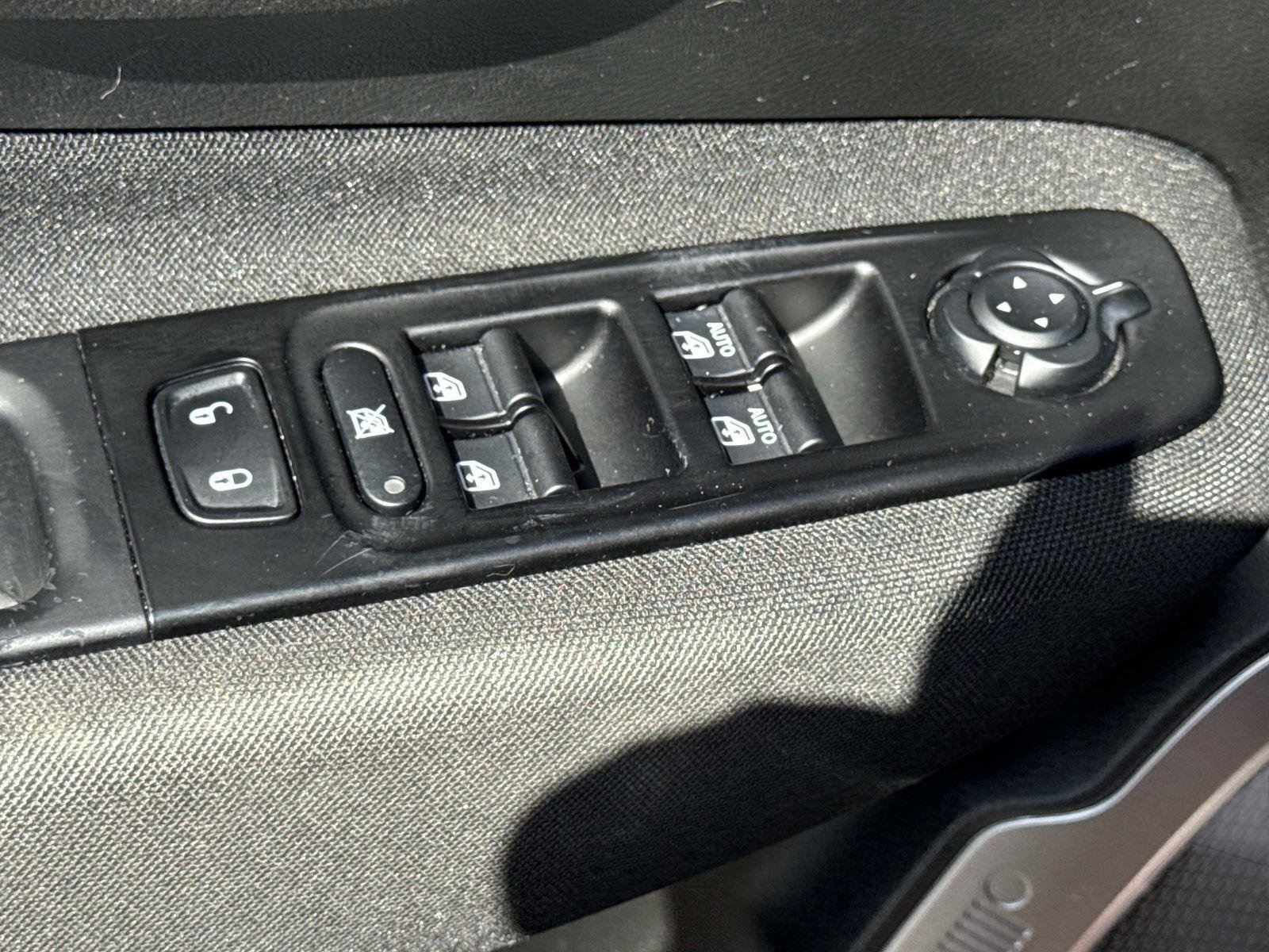 Used 2021 Jeep Renegade Latitude FWD image 18