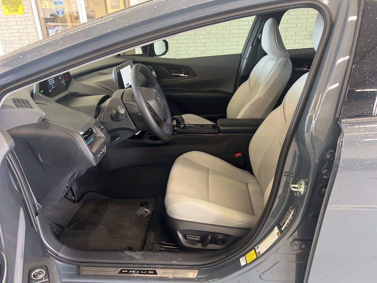 Used 2026 Toyota Prius XLE FWD image 8