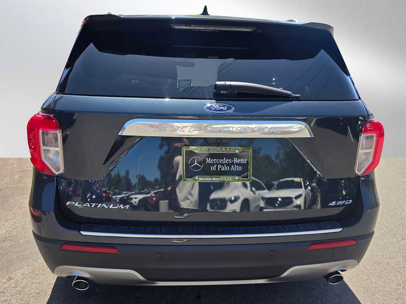 Used 2023 Ford Explorer Platinum w/ Premium Technology Package AWD/4WD image 4