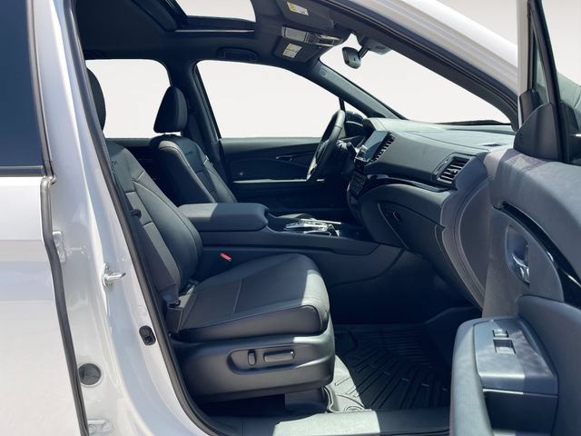 Used 2025 Honda Ridgeline Black Edition image 15