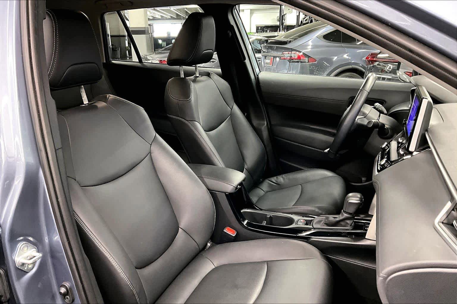 Used 2024 Toyota Corolla Cross XLE w/ Convenience Package image 8