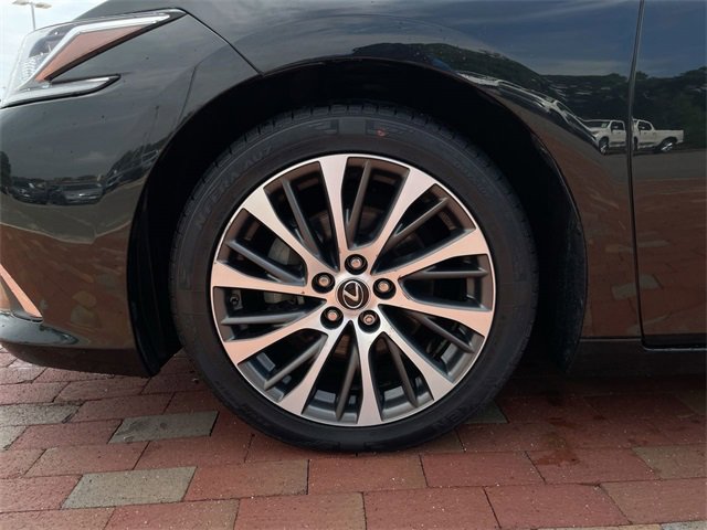 Used 2019 Lexus ES 300h w/ Premium Package image 10