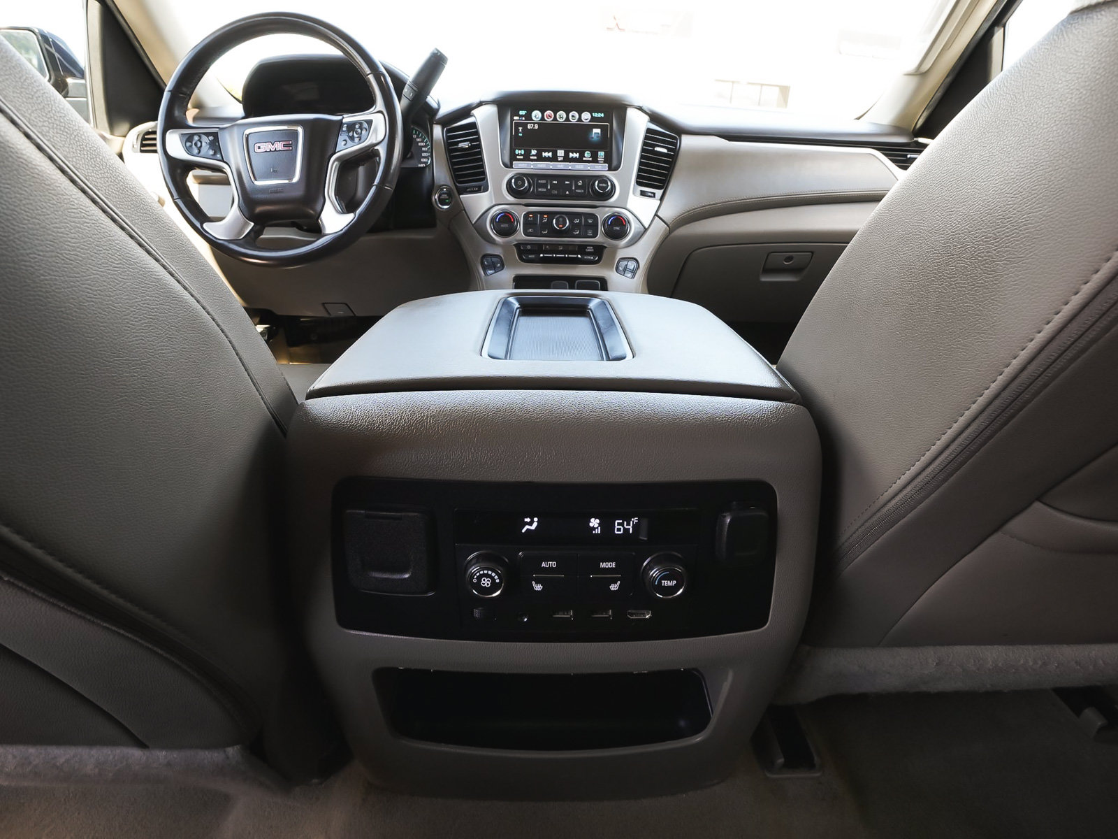 Used 2018 GMC Yukon XL SLT w/ Premium Edition AWD/4WD image 39