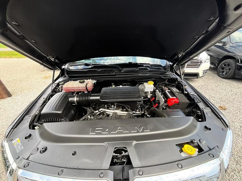 Used 2022 RAM 1500 Big Horn AWD/4WD image 3