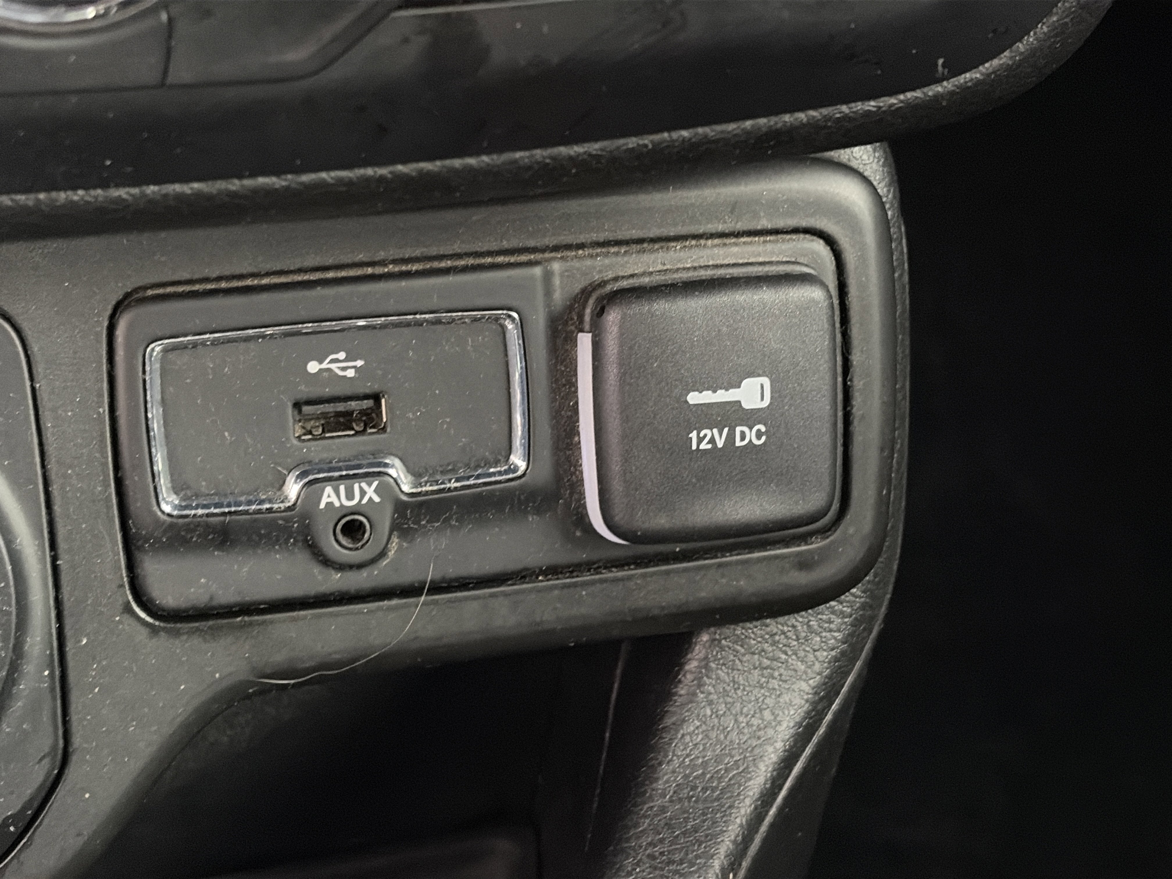 Used 2018 Jeep Renegade Latitude w/ Cold Weather Group image 25