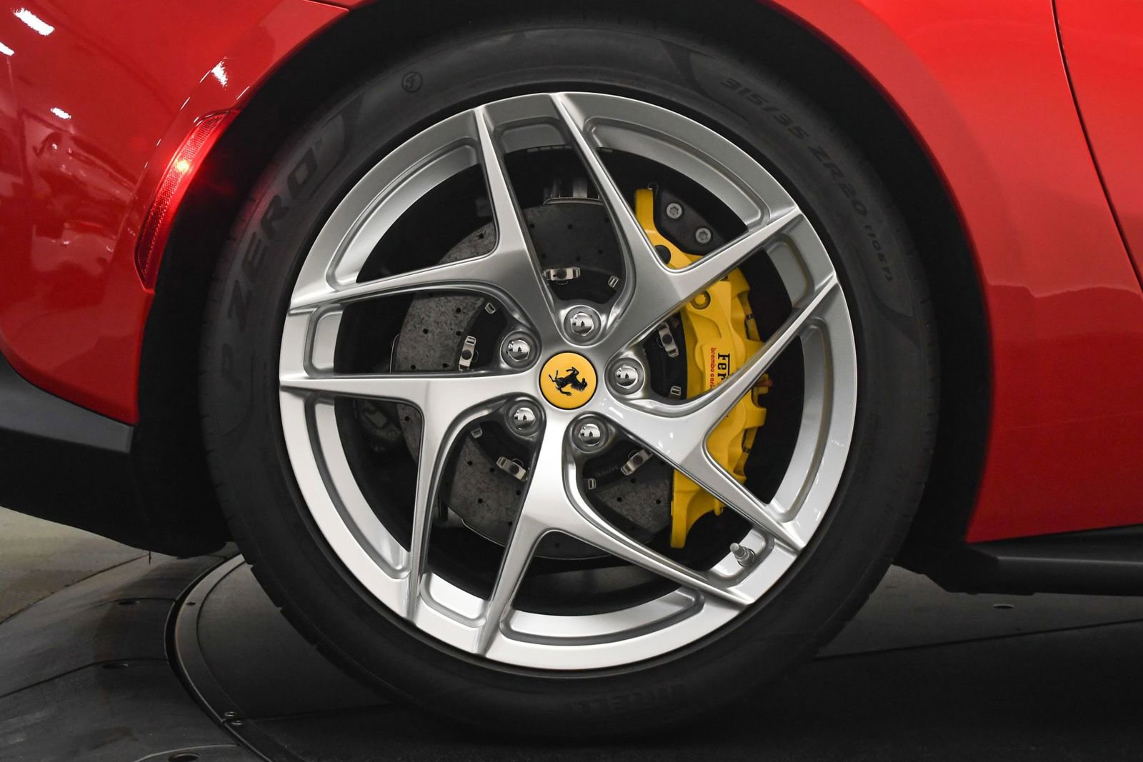 Used 2018 Ferrari 812 Superfast RWD image 28