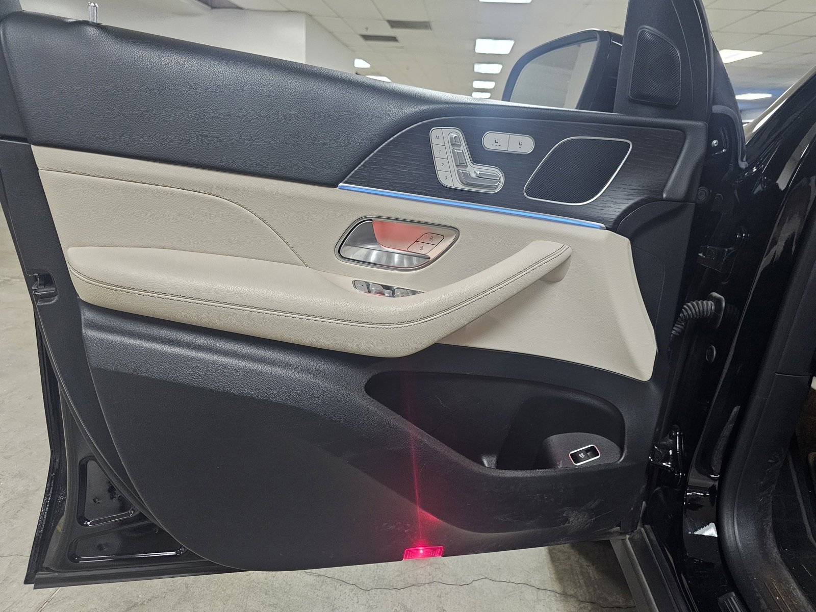 Used 2024 Mercedes-Benz GLE 350 4MATIC image 11