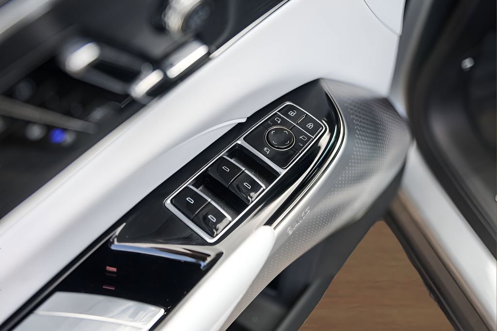 Certified 2025 Cadillac Lyriq Sport AWD/4WD image 21
