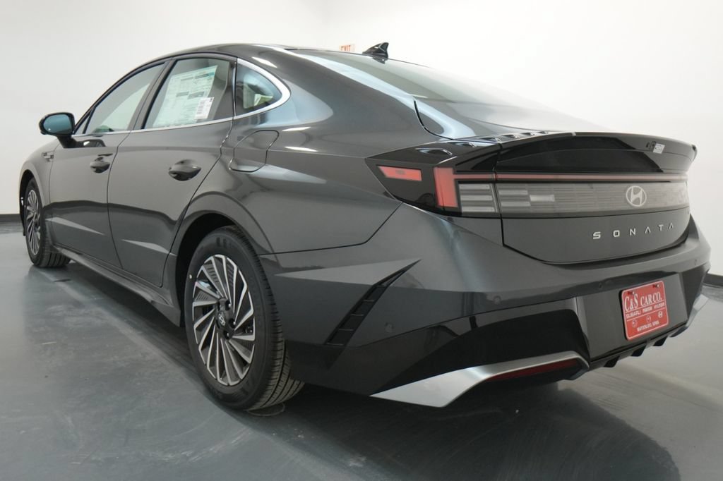 New 2025 Hyundai Sonata Limited FWD image 17