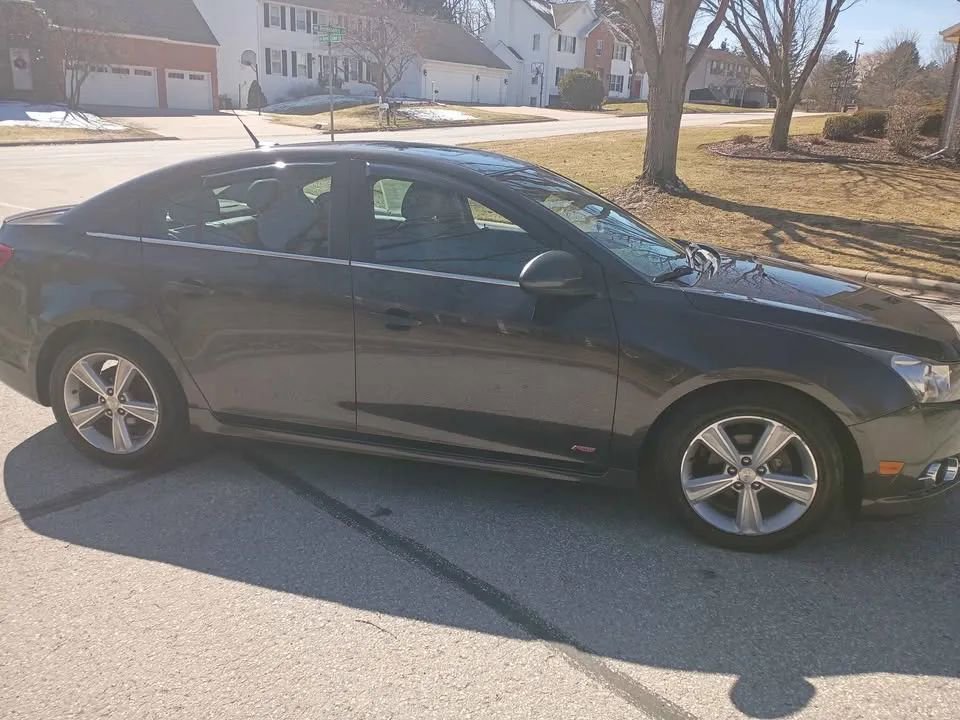Used 2014 Chevrolet Cruze LT w/ Sun, Sound and Sport Package FWD image 3