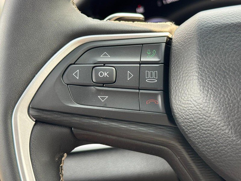 Used 2023 Jeep Grand Cherokee Altitude AWD/4WD image 16