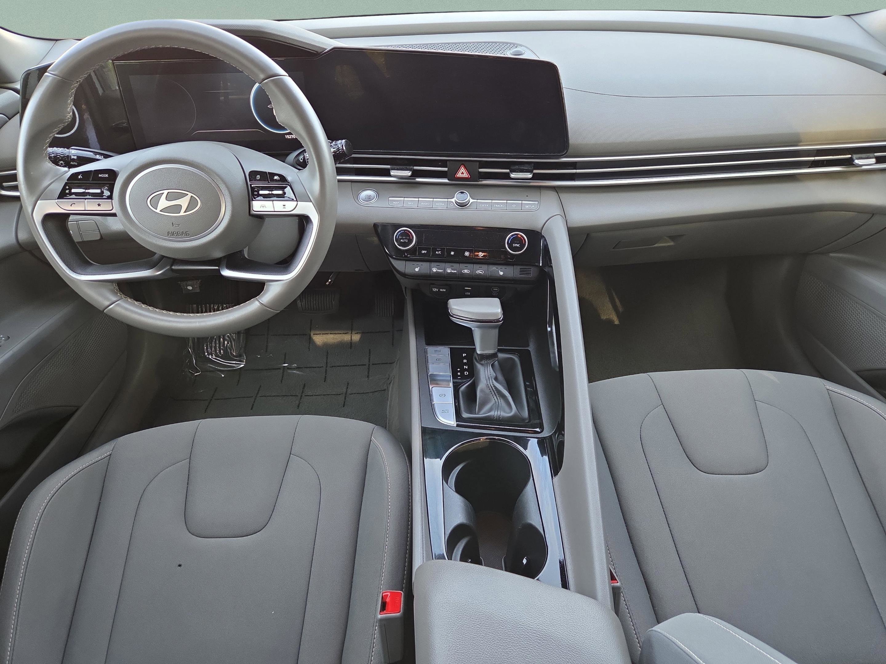 Used 2025 Hyundai Elantra SEL image 10