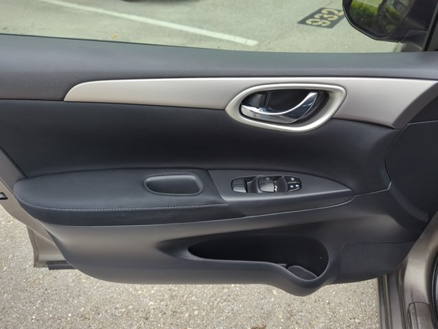 Used 2015 Nissan Sentra SV FWD image 13