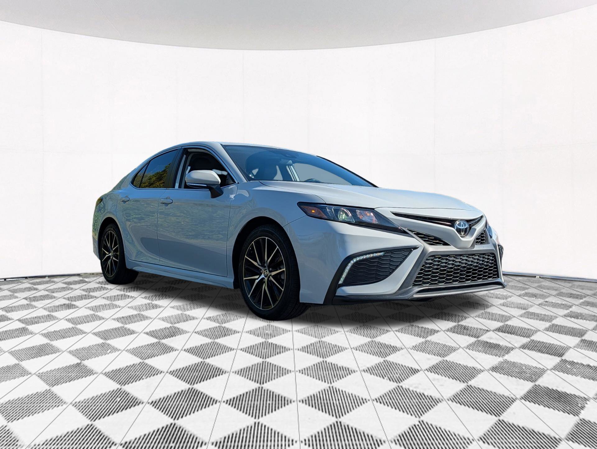 Used 2023 Toyota Camry SE AWD/4WD image 14