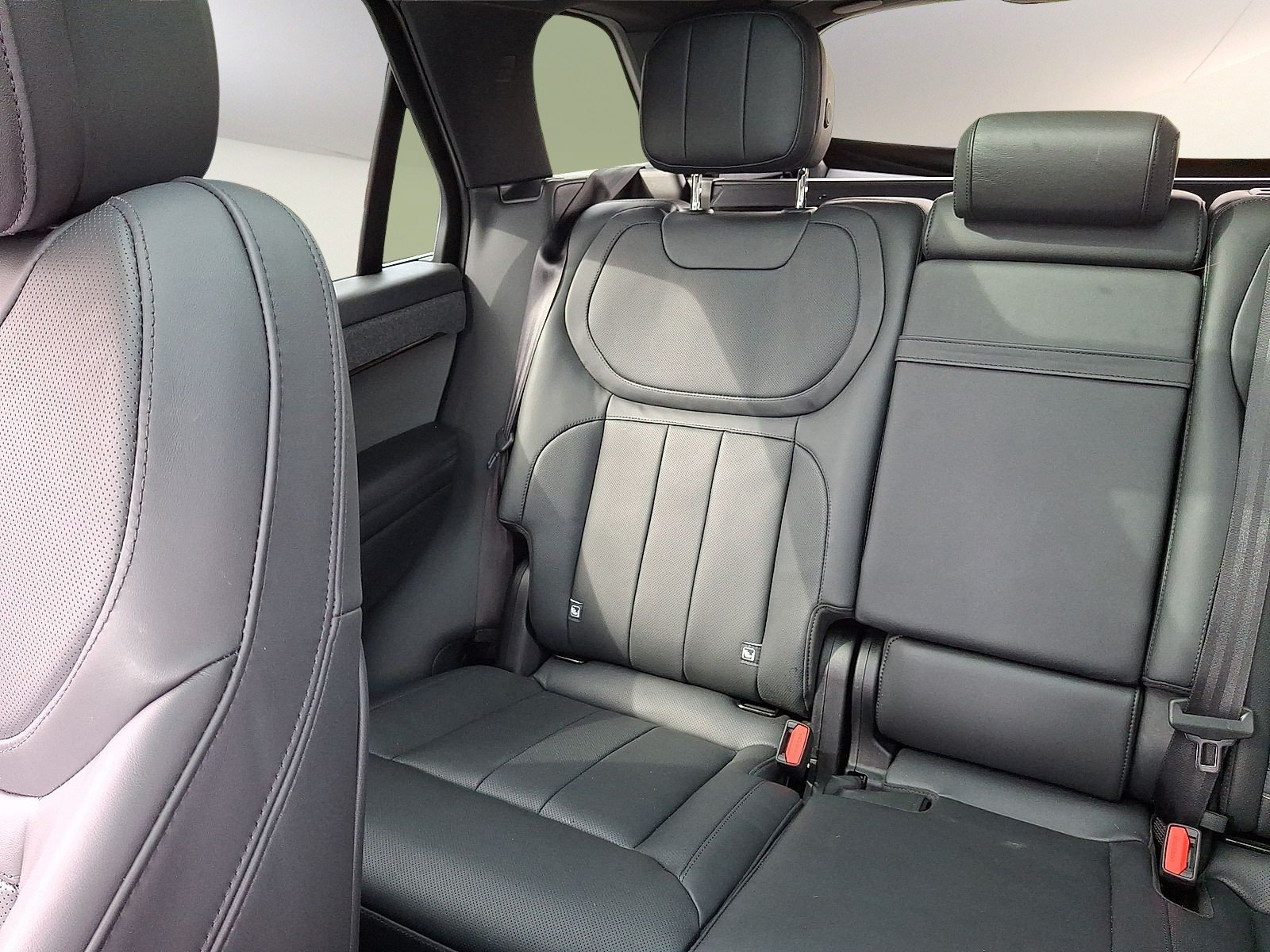 Certified 2025 Land Rover Range Rover Sport SE AWD/4WD image 5