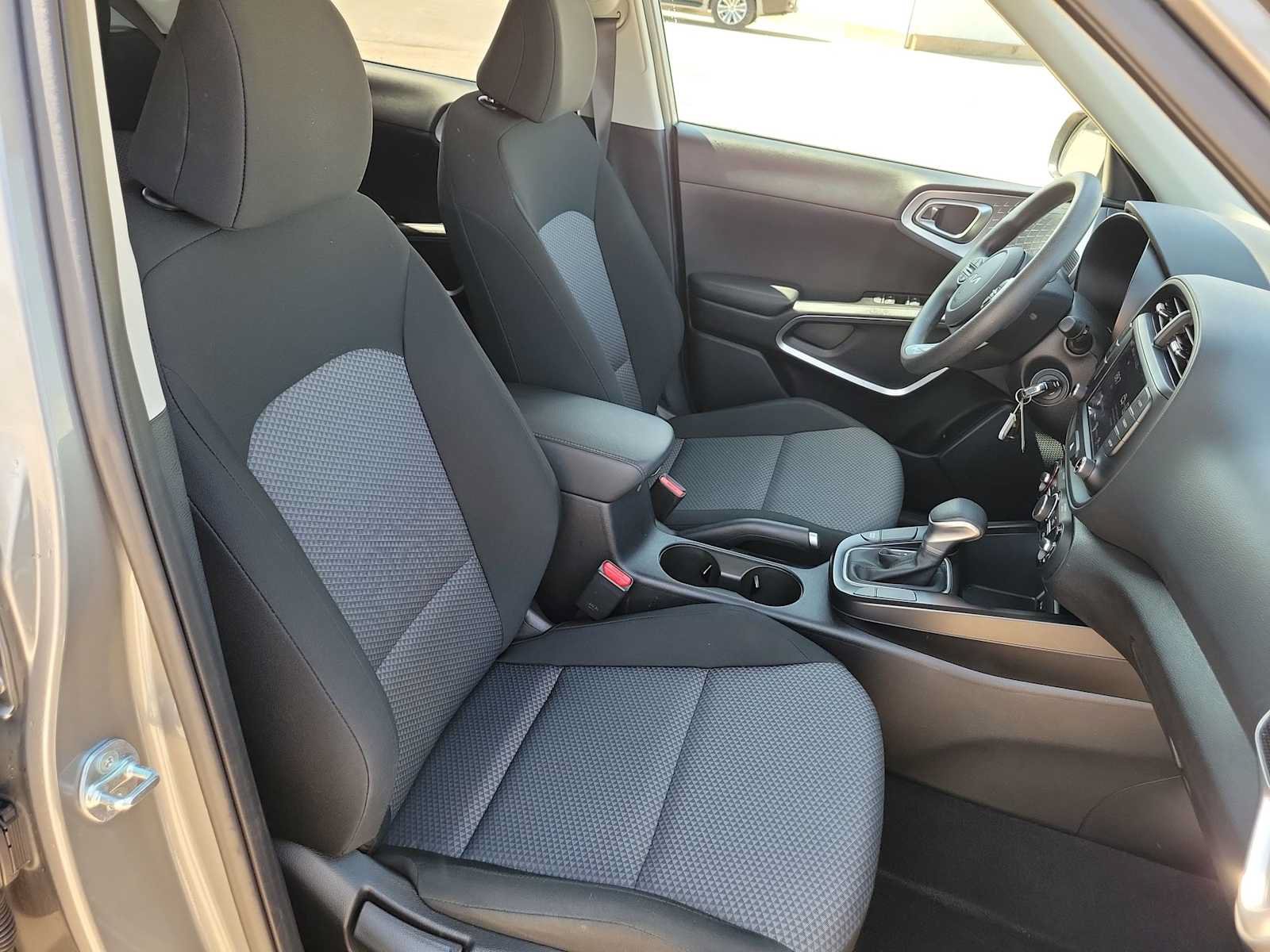 Used 2025 Kia Soul LX w/ LX Technology Package FWD image 18
