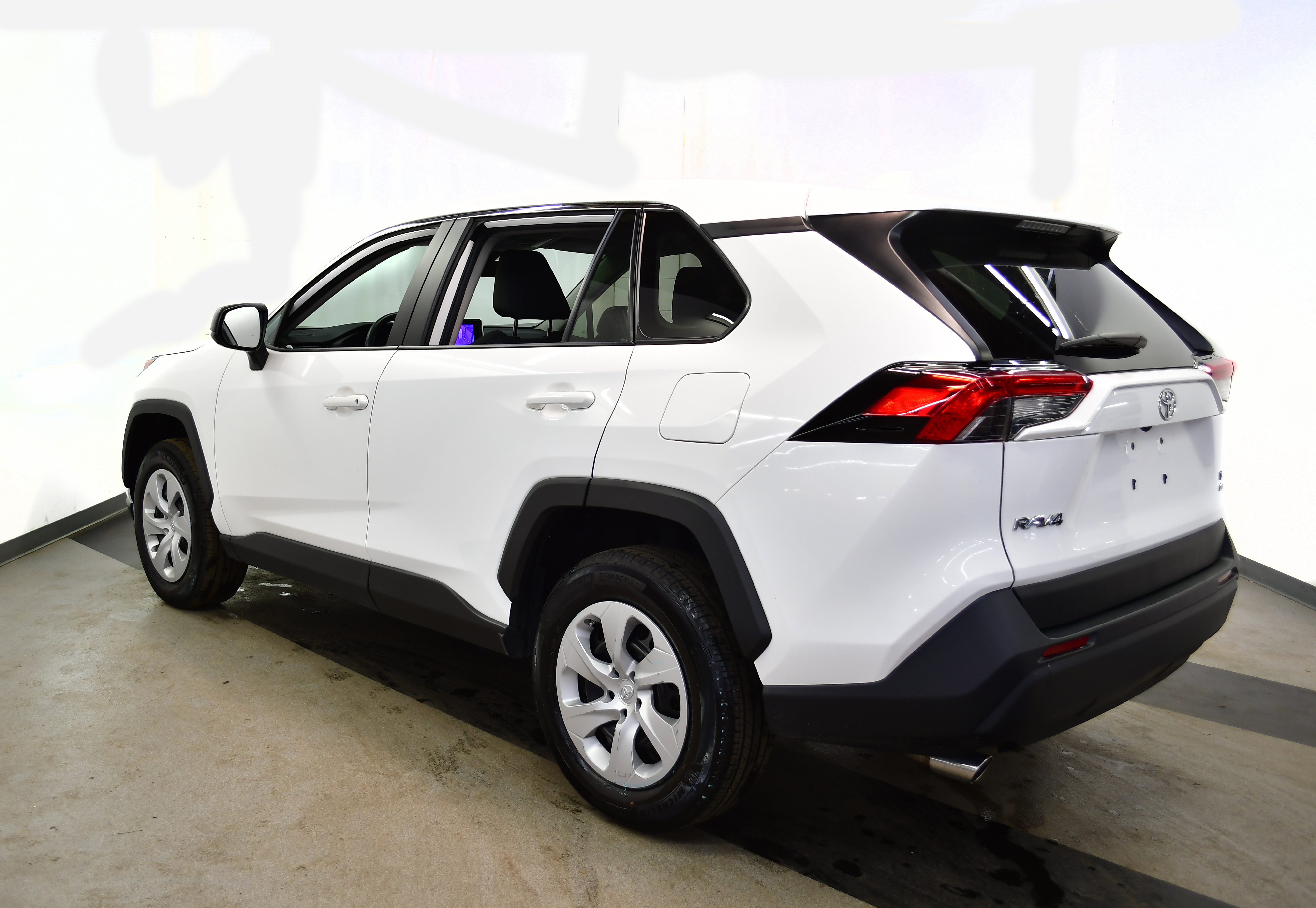 Used 2024 Toyota RAV4 LE image 5