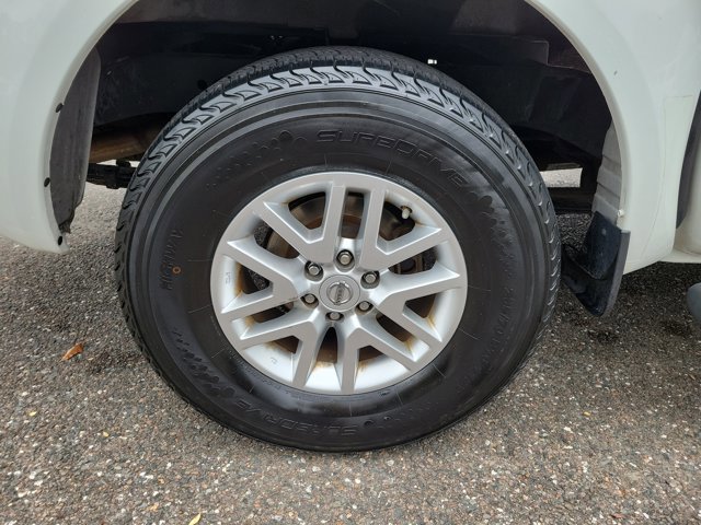 Used 2014 Nissan Frontier SV image 5