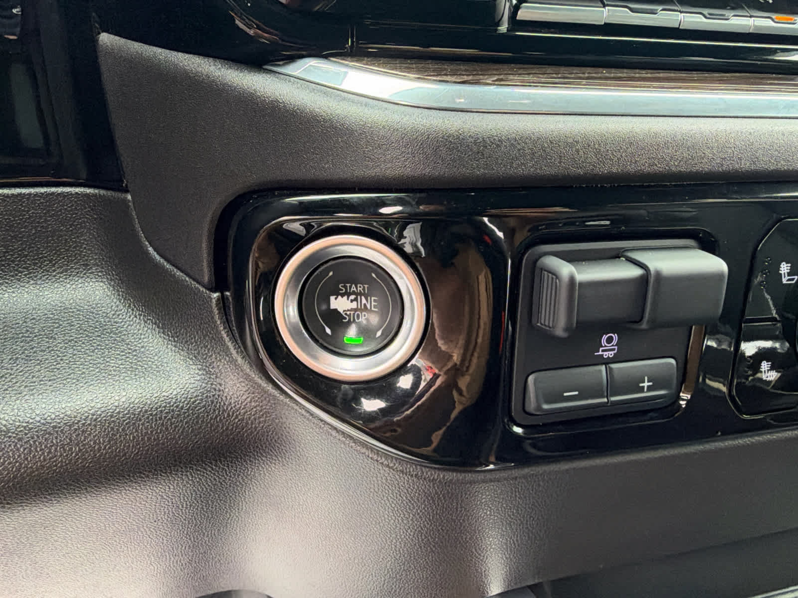 Certified 2024 Chevrolet Silverado 1500 LT Trail Boss w/ Convenience Package II AWD/4WD image 21