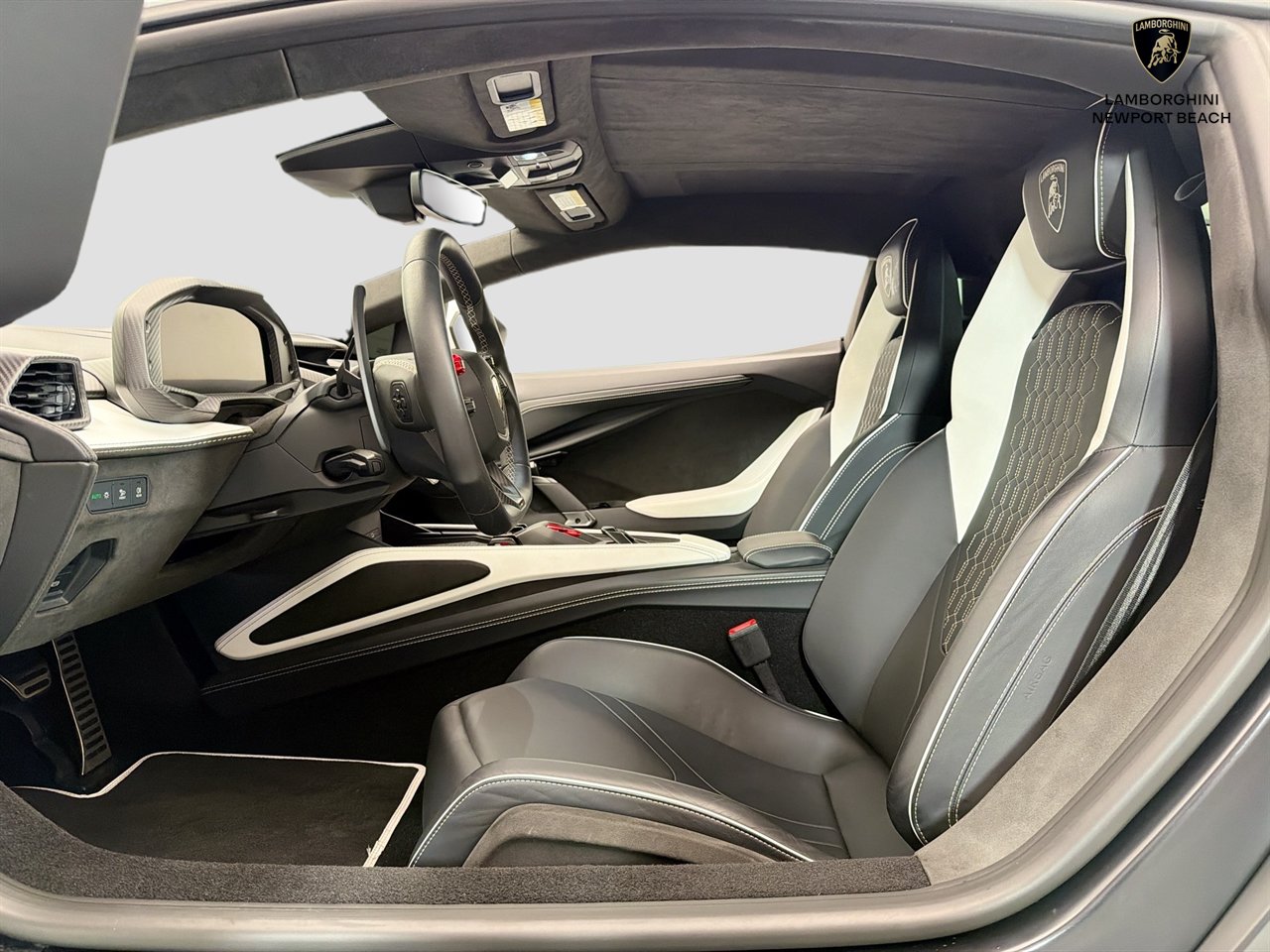 Used 2024 Lamborghini Revuelto AWD/4WD image 26