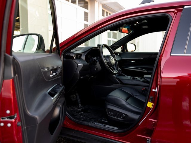 Used 2022 Toyota Venza XLE image 32