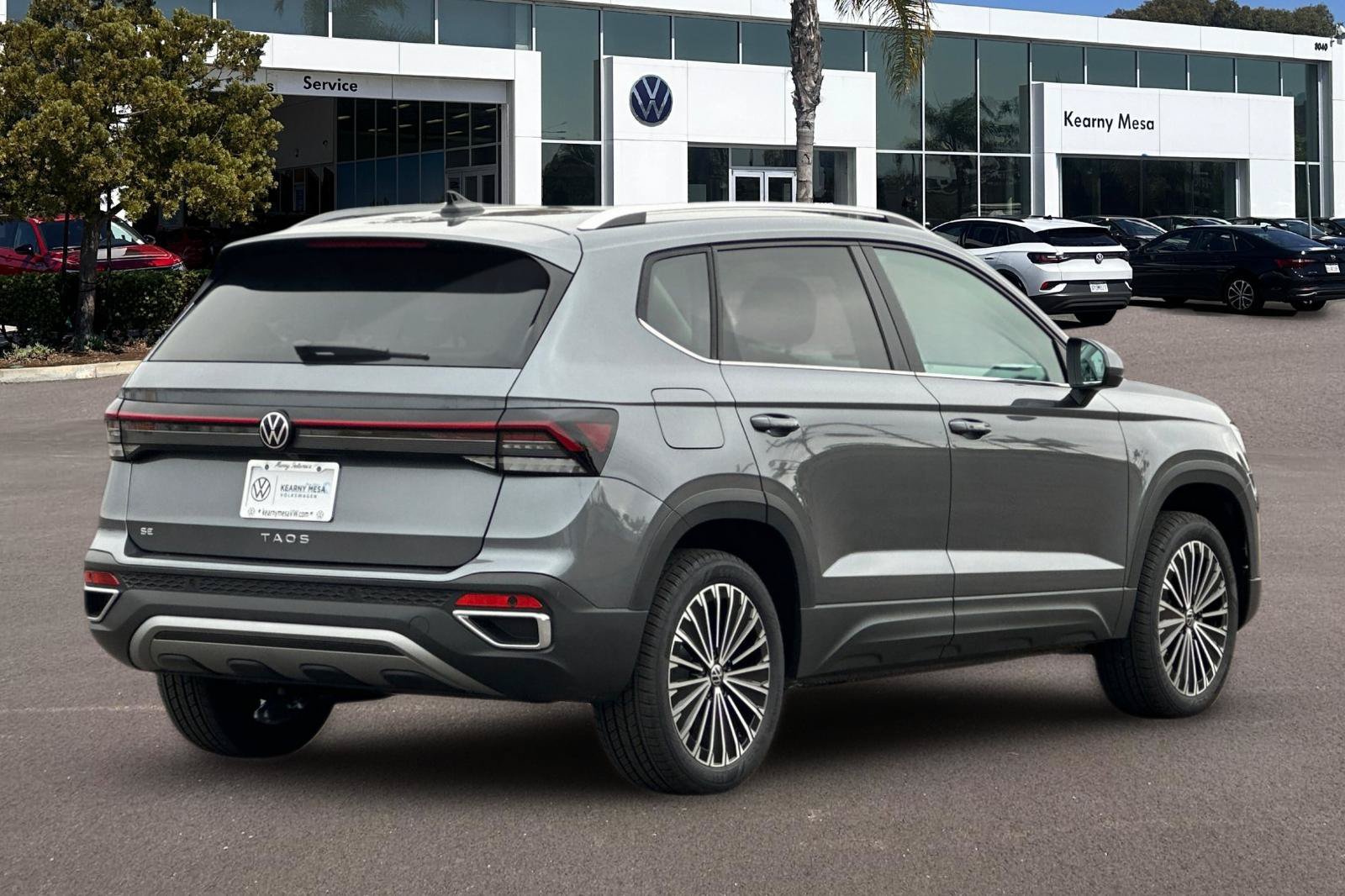 New 2026 Volkswagen Taos SE FWD image 4