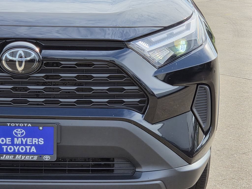 Used 2025 Toyota RAV4 XLE w/ Weather Package FWD image 4