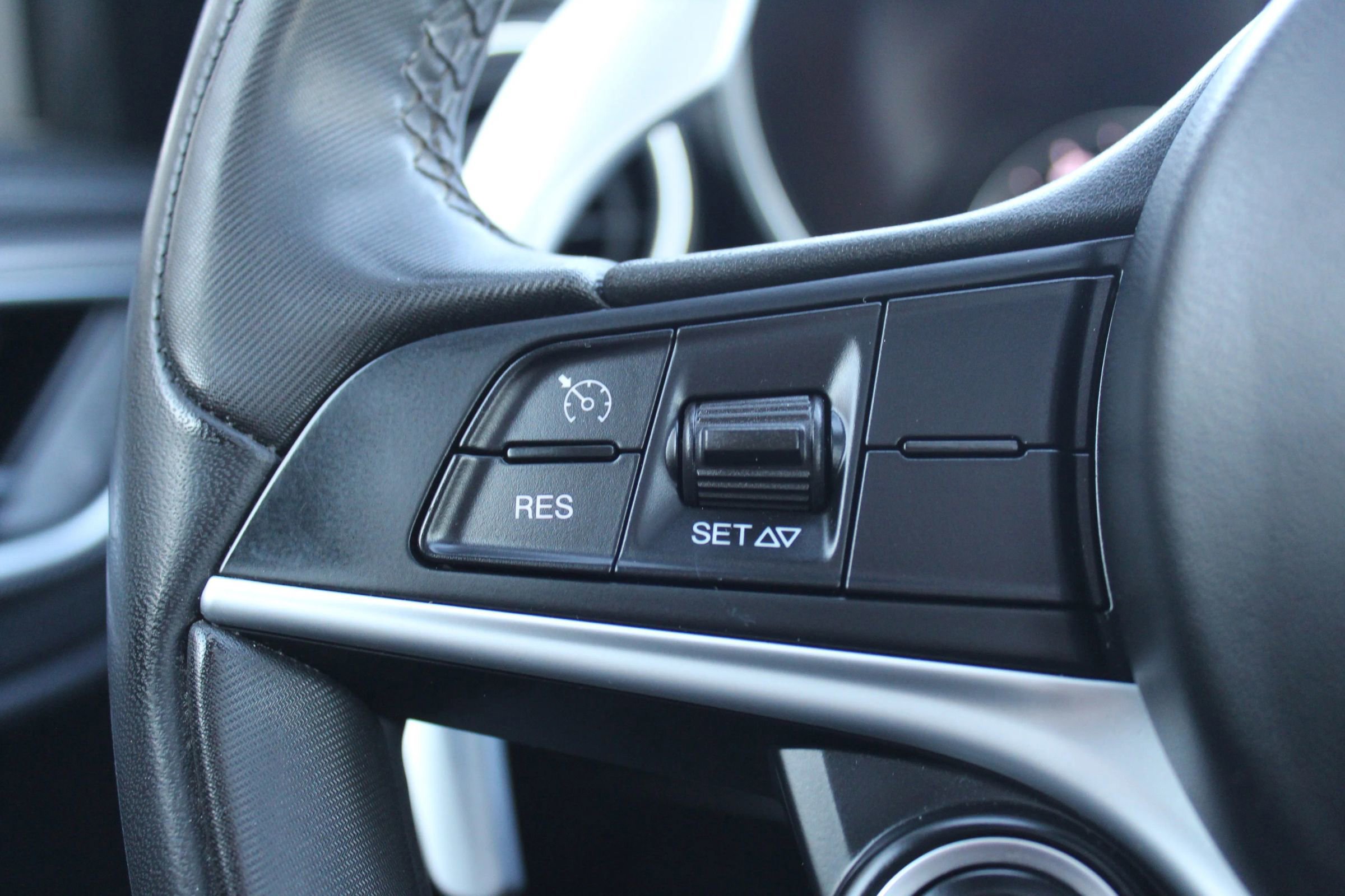 Used 2017 Alfa Romeo Giulia Sedan 4D image 26