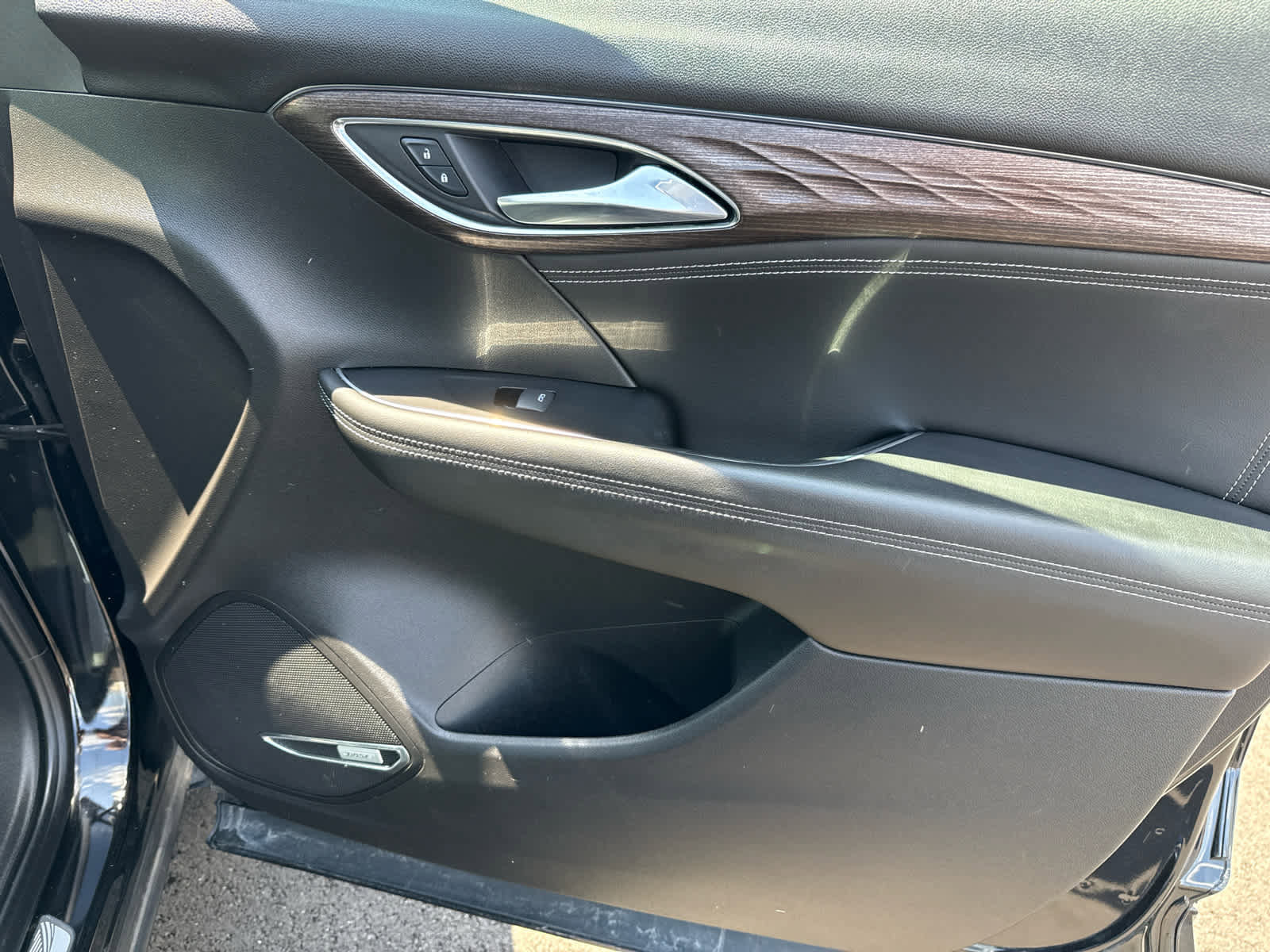 Used 2023 Buick Envision Avenir AWD/4WD image 21