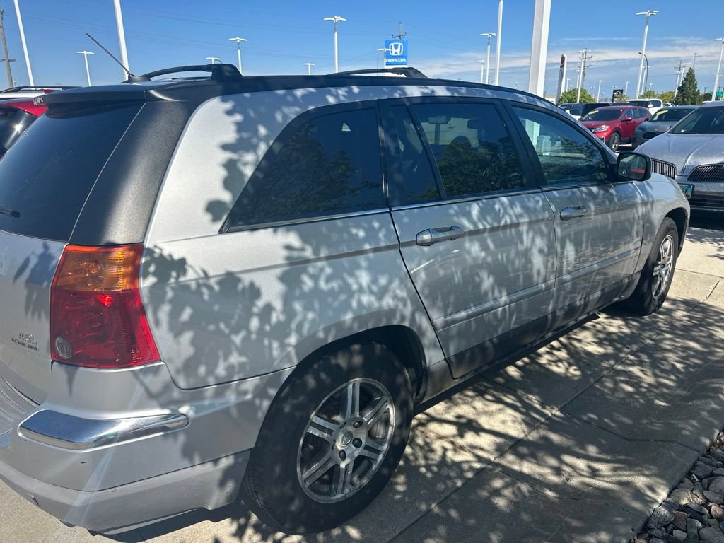 Used 2007 Chrysler Pacifica Touring w/ Cargo Convenience Group AWD/4WD image 2